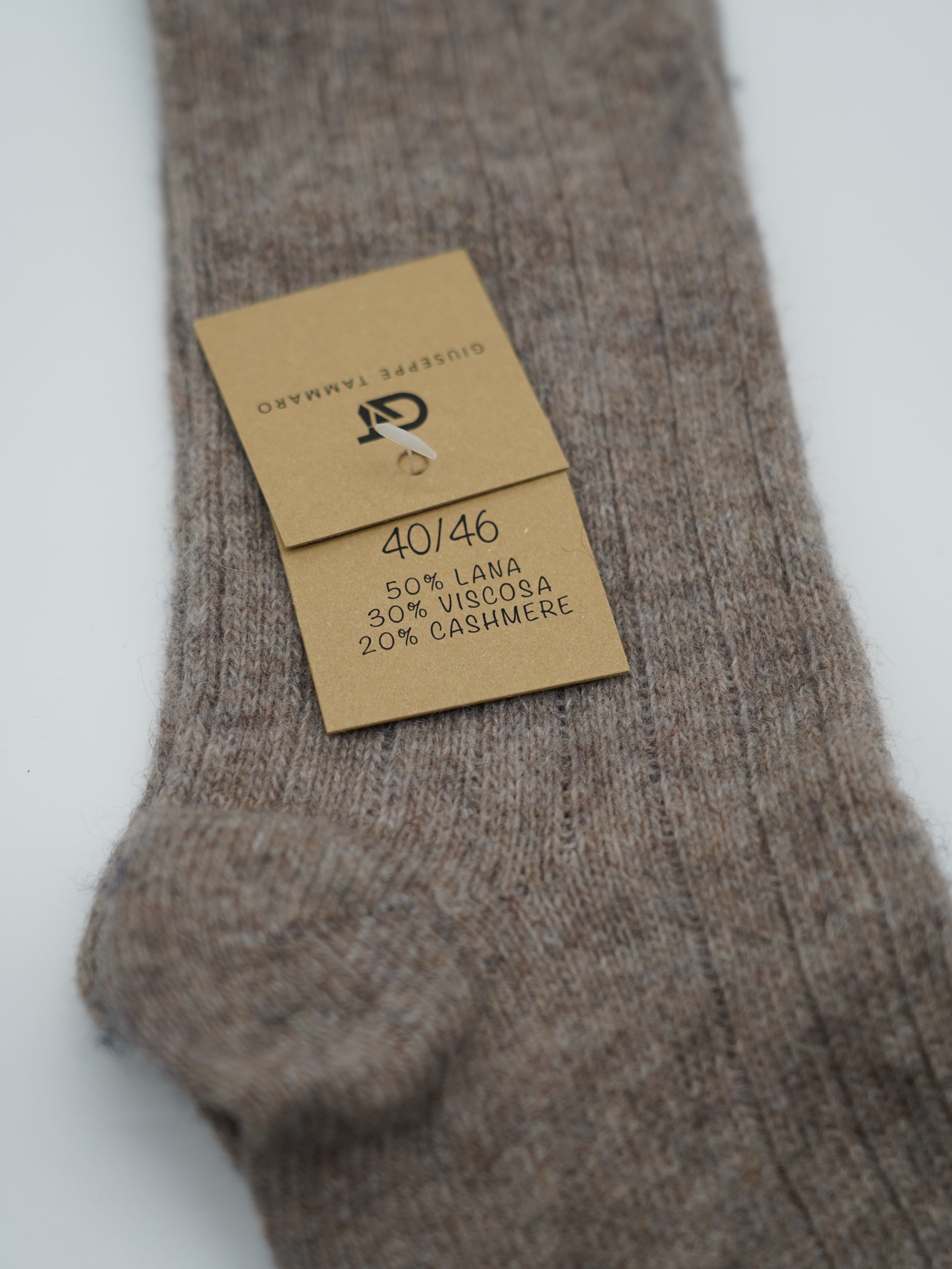 Calze lunghe a costa in misto cashmere verde/beige