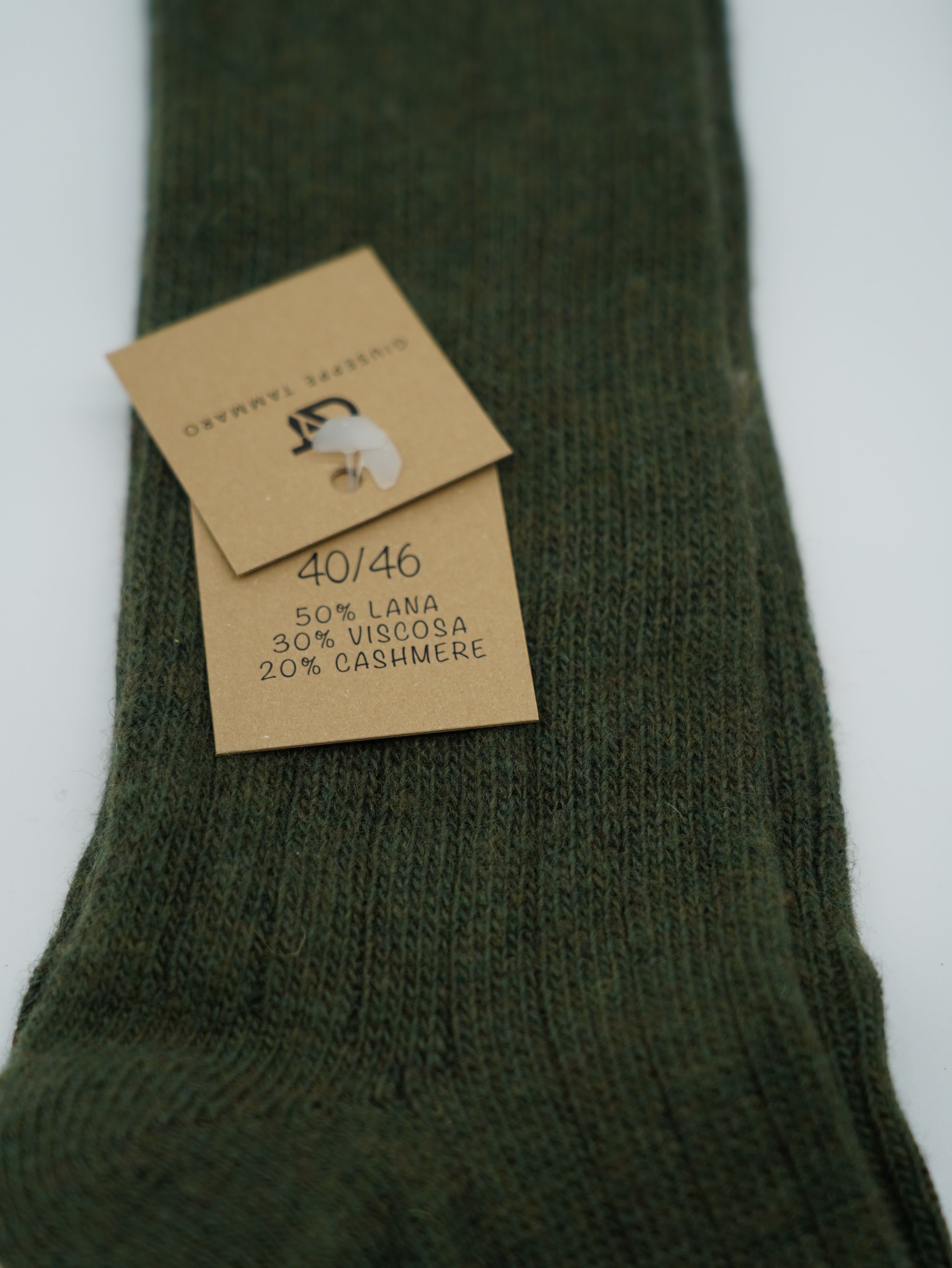 Calze lunghe a costa in misto cashmere verde/beige