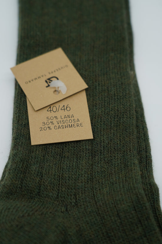 Calze lunghe a costa in misto cashmere verde/beige
