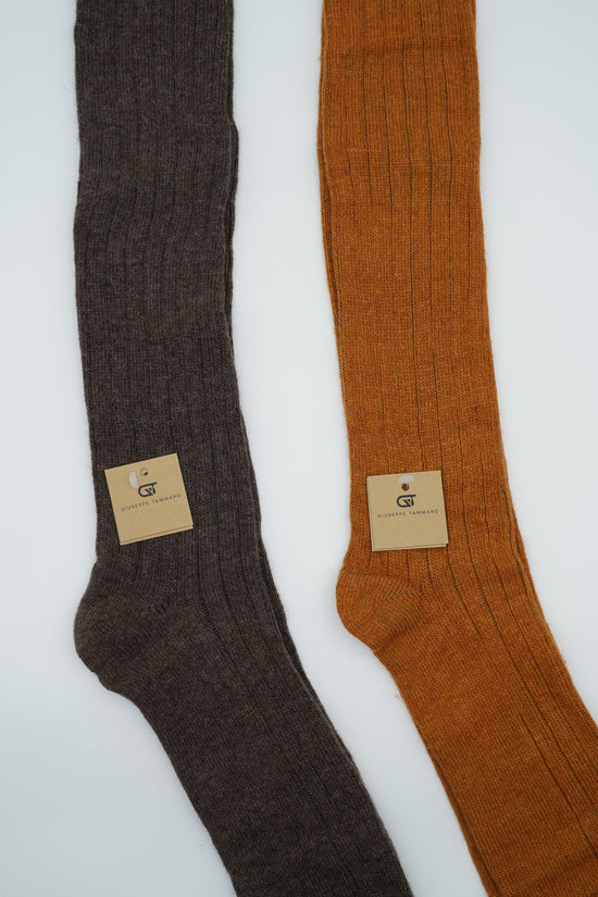 Calze lunghe a costa in misto cashmere tabacco/ocra