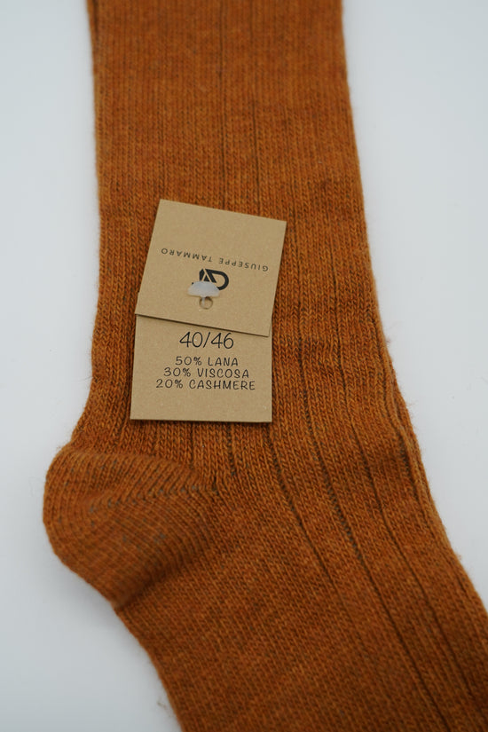 Calze lunghe a costa in misto cashmere tabacco/ocra