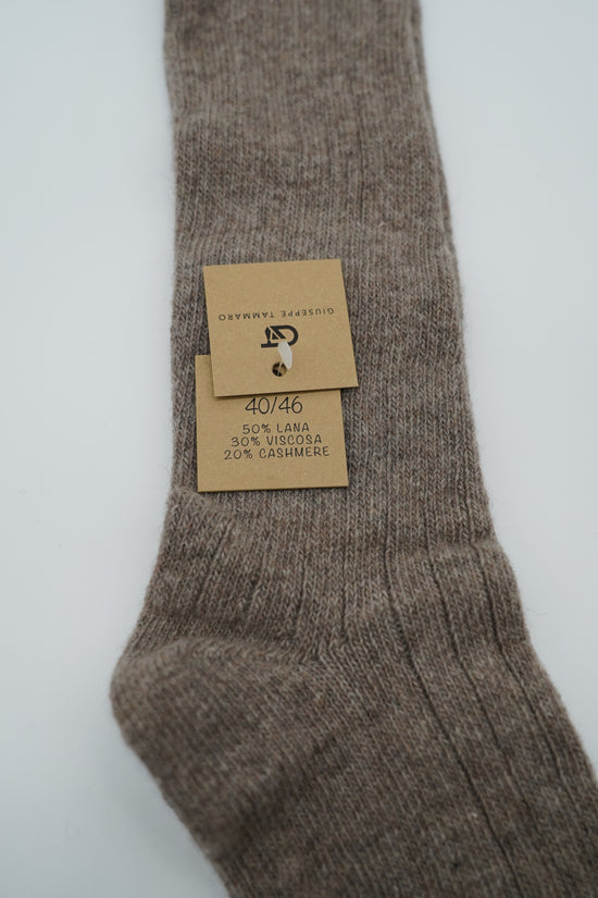 Calze lunghe a costa in misto cashmere testa di moro/beige
