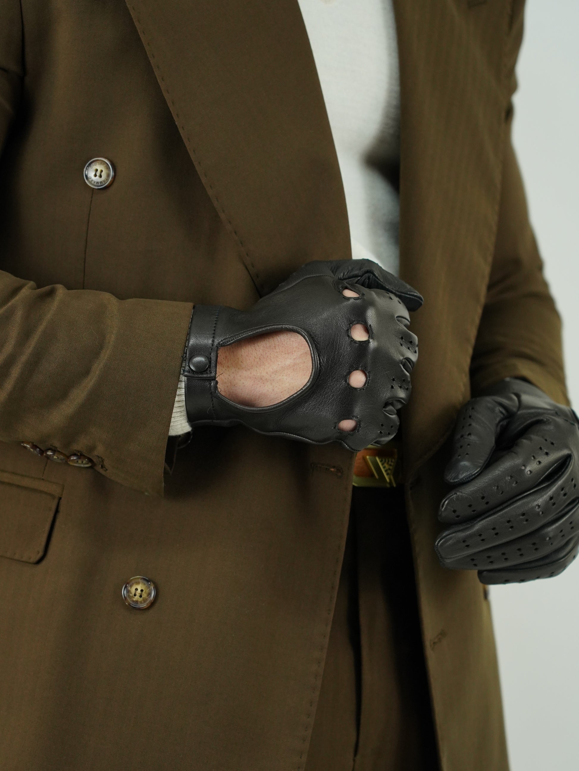 Guanto forato in pelle di capra testa di moro