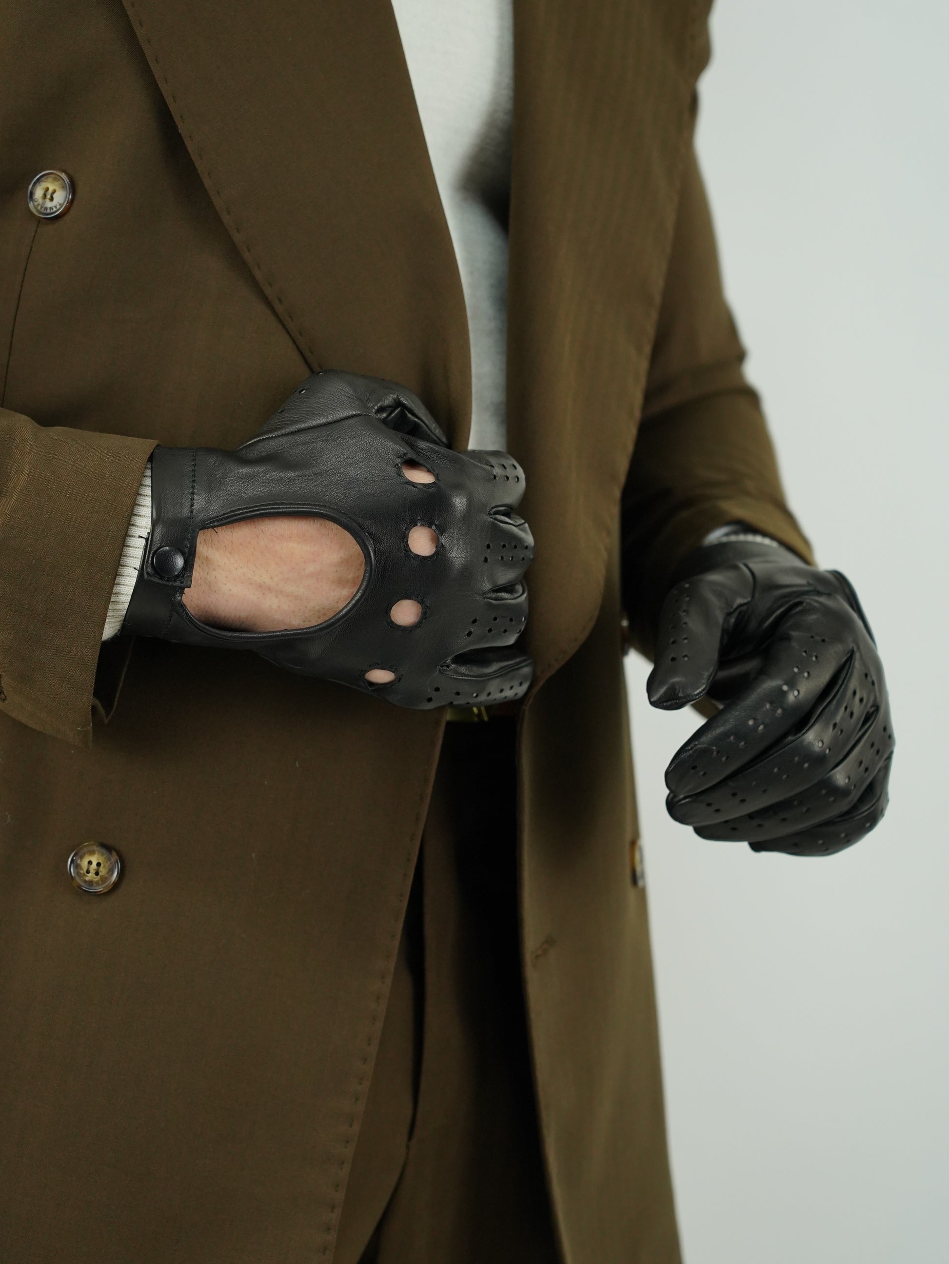 Guanto forato in pelle di capra nera