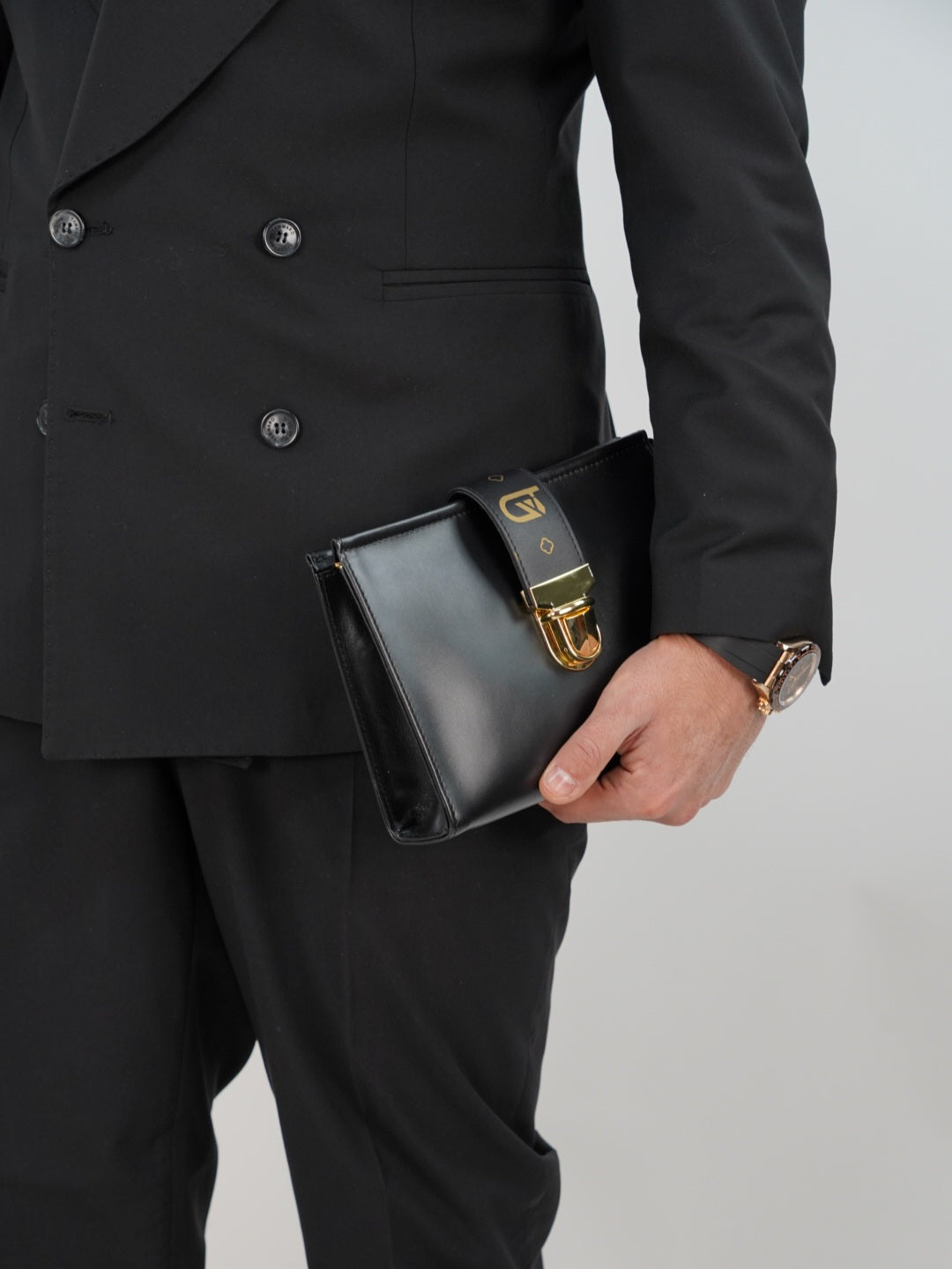 Pochette monogram nera