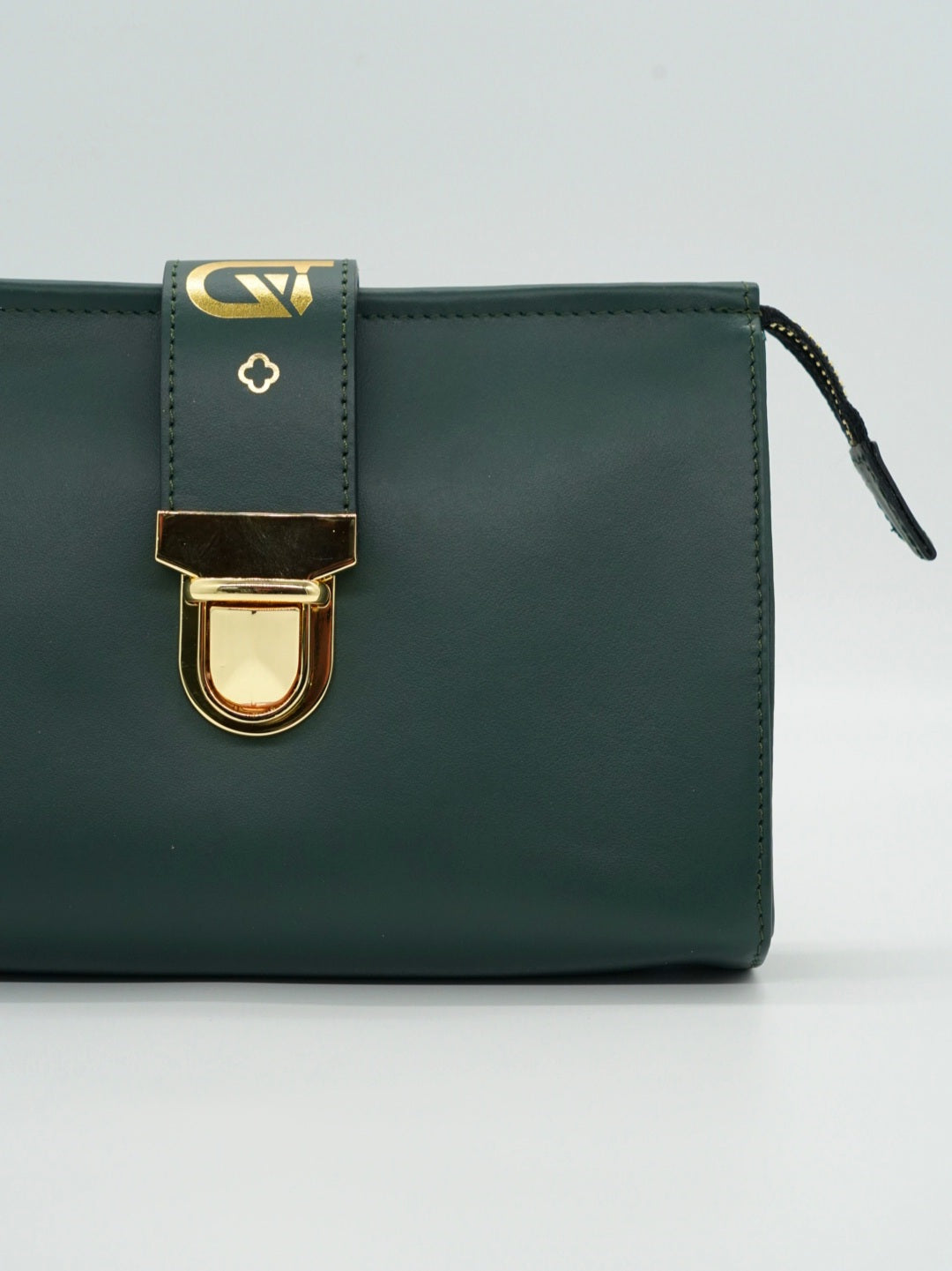 Pochette monogram verde