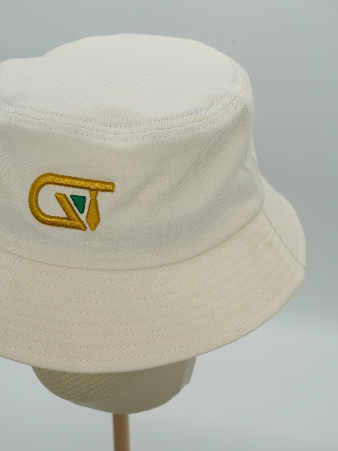 Cappello bucket GT panna