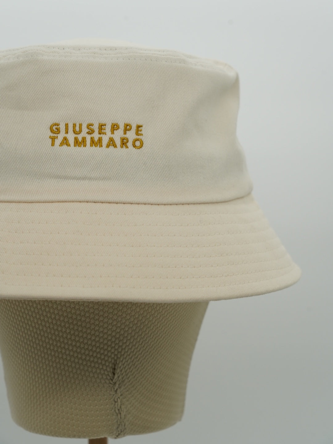 Cappello bucket GT panna