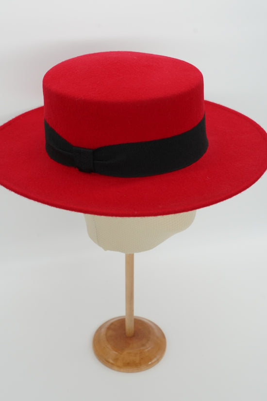 Cappello a cilindro piatto in feltro burgundy