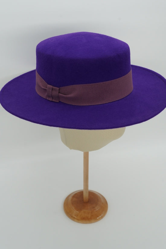 Cappello a cilindro piatto in feltro viola