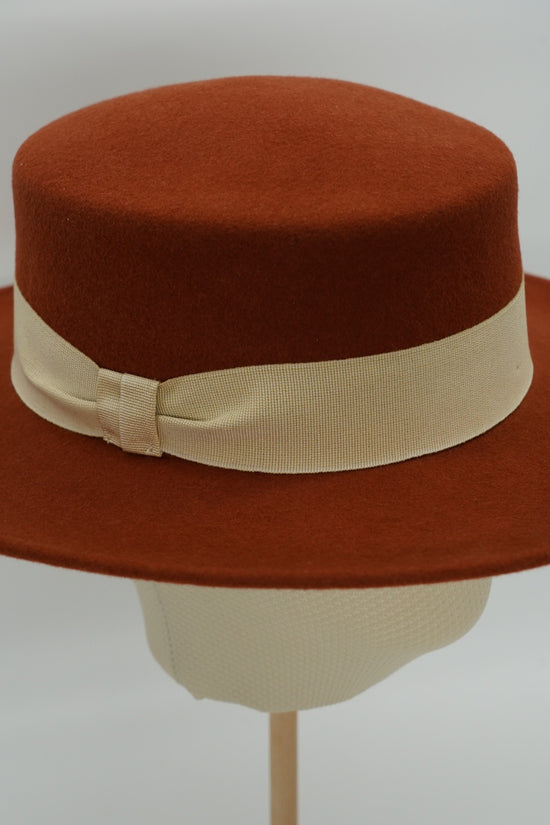 Cappello a cilindro piatto in feltro tabacco