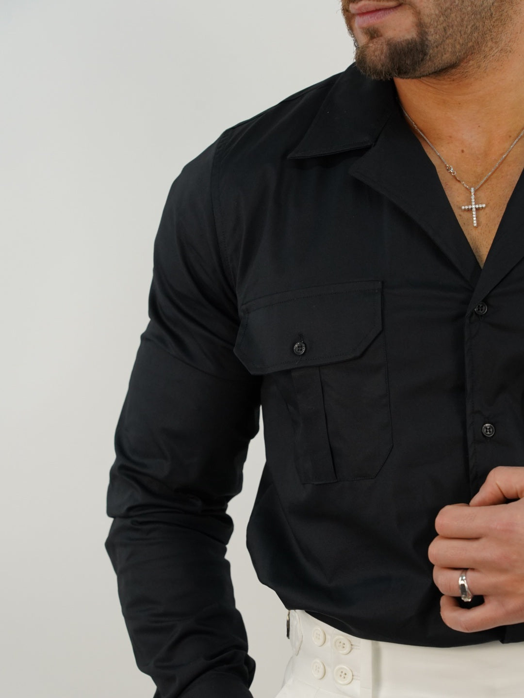 Camicia collo cubano con tasche nera