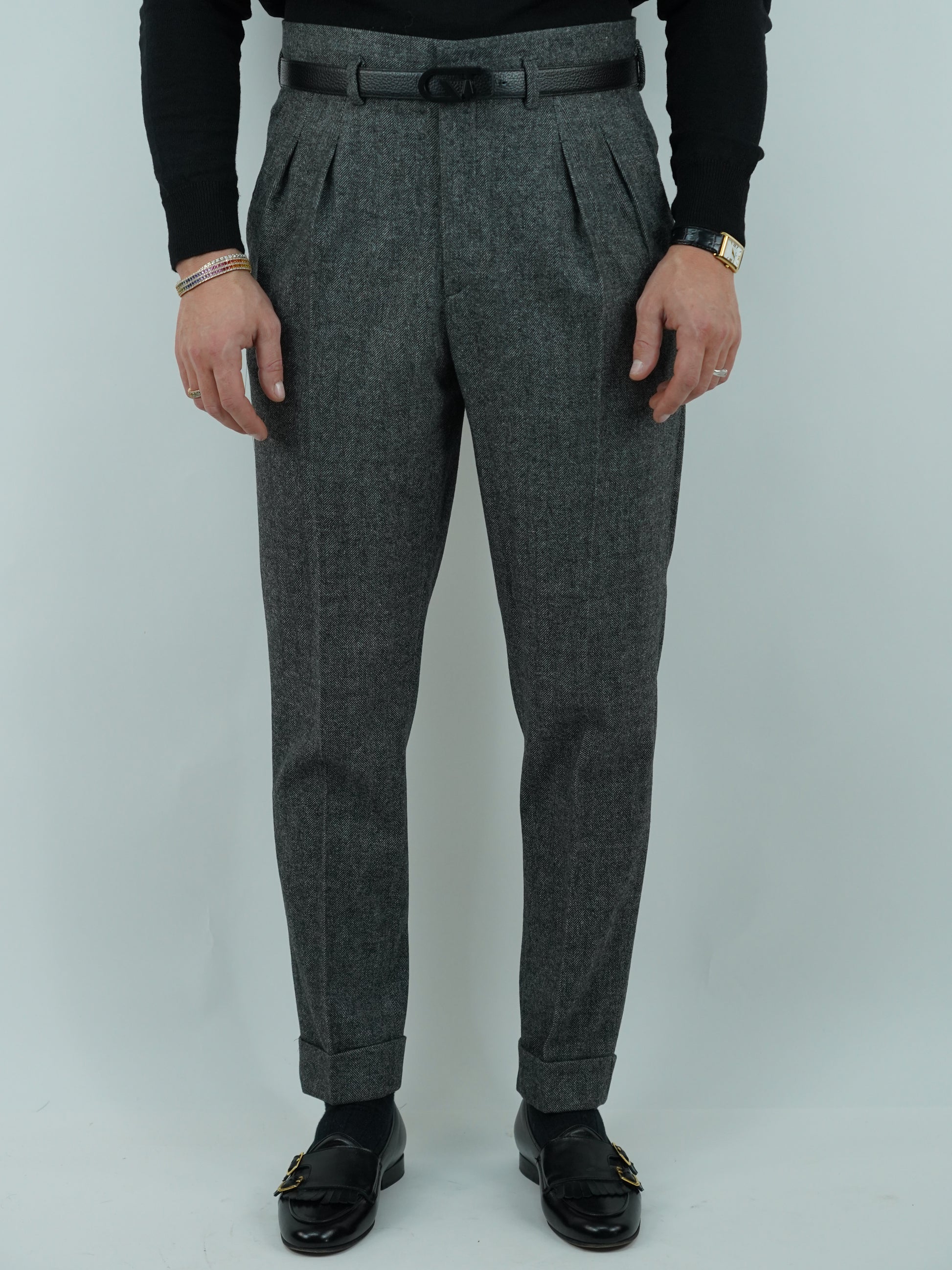 Gurkha grigio scuro spigato con passanti