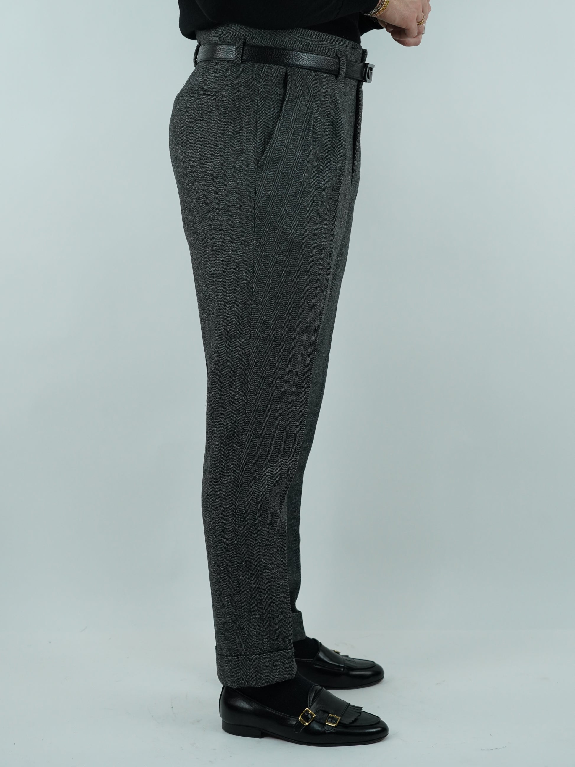 Gurkha grigio scuro spigato con passanti