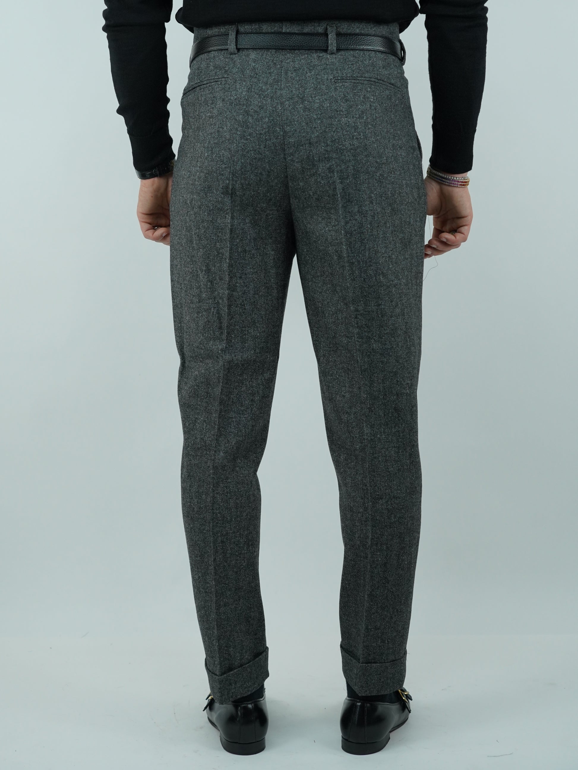 Gurkha grigio scuro spigato con passanti