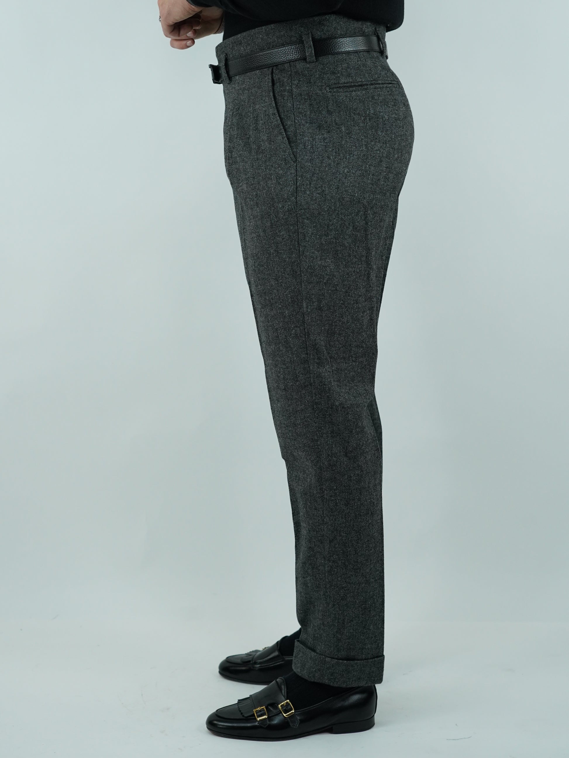 Gurkha grigio scuro spigato con passanti