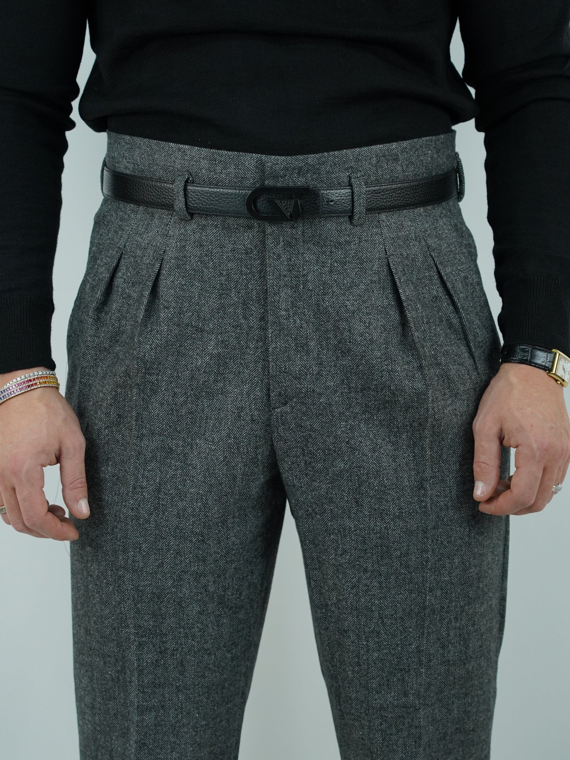 Gurkha grigio scuro spigato con passanti