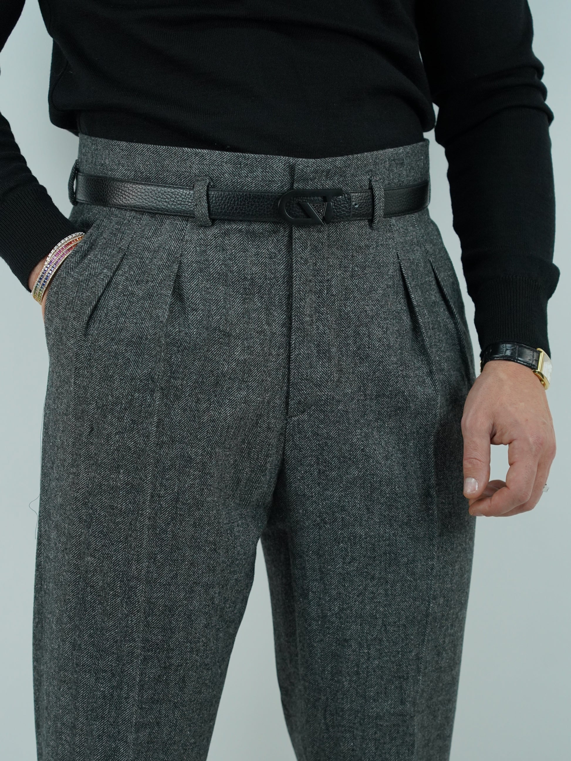 Gurkha grigio scuro spigato con passanti