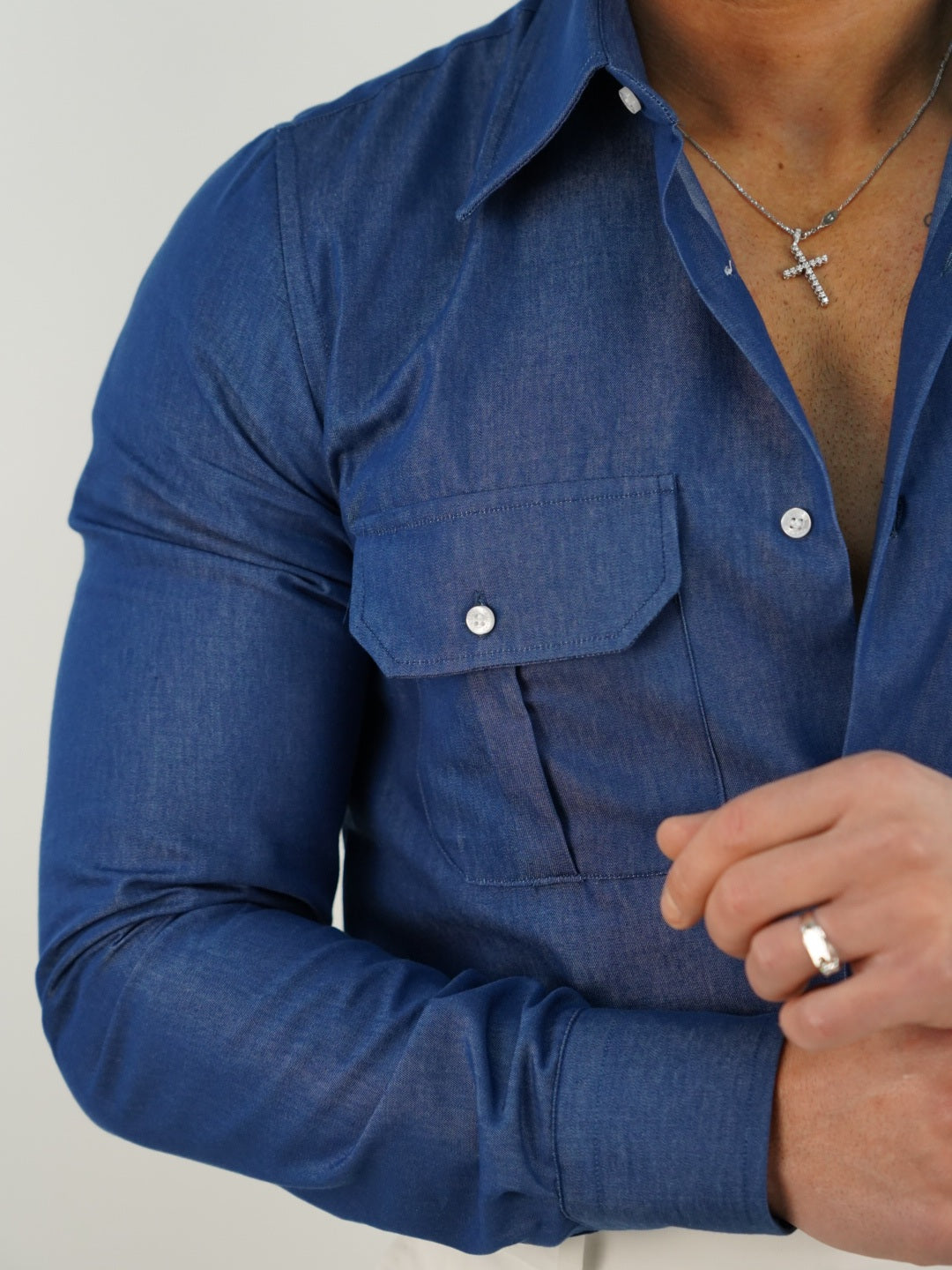 Camicia collo a vela jeans lavaggio scuro con tasche