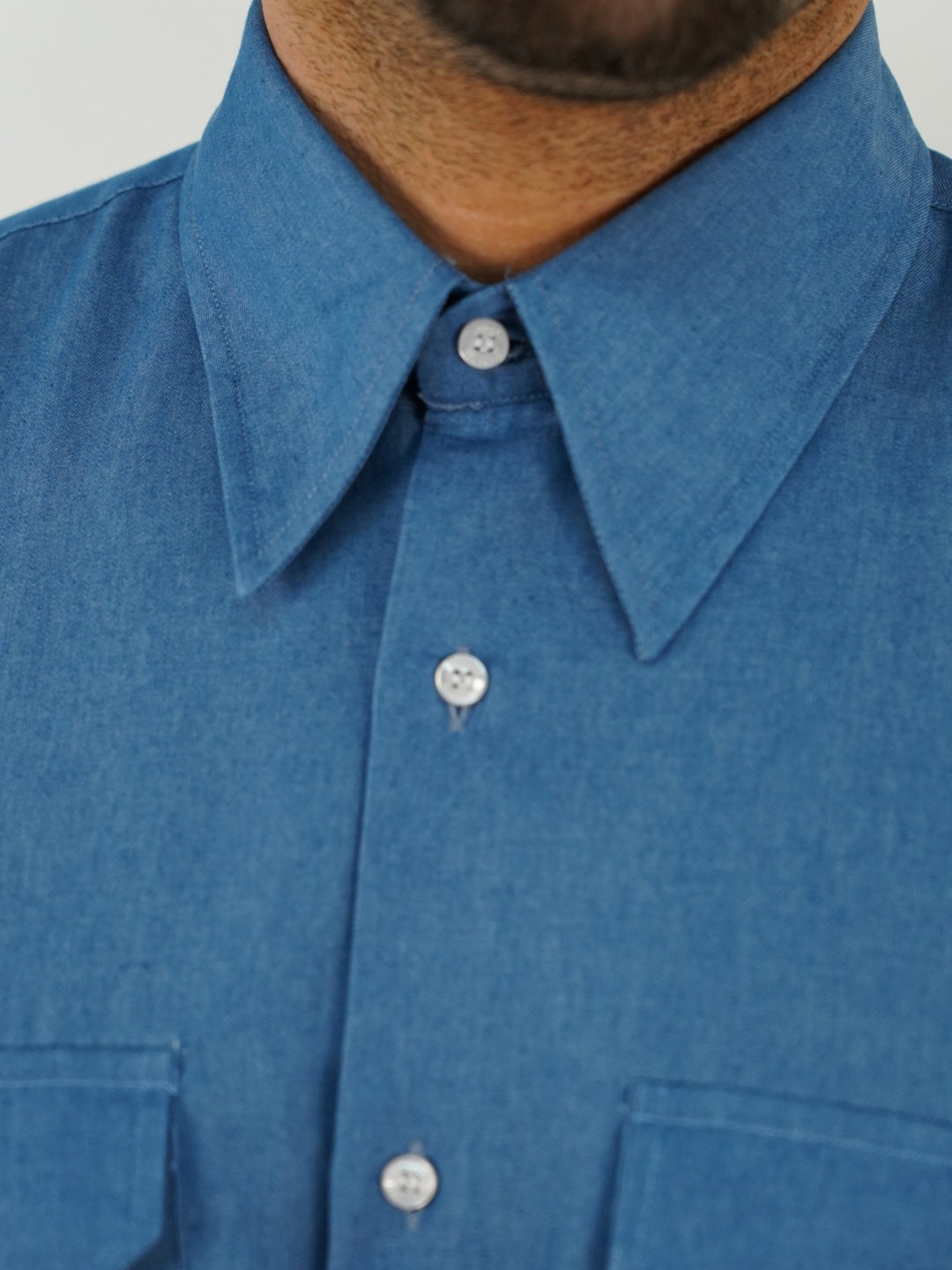 Camicia collo a vela jeans lavaggio chiaro con tasche