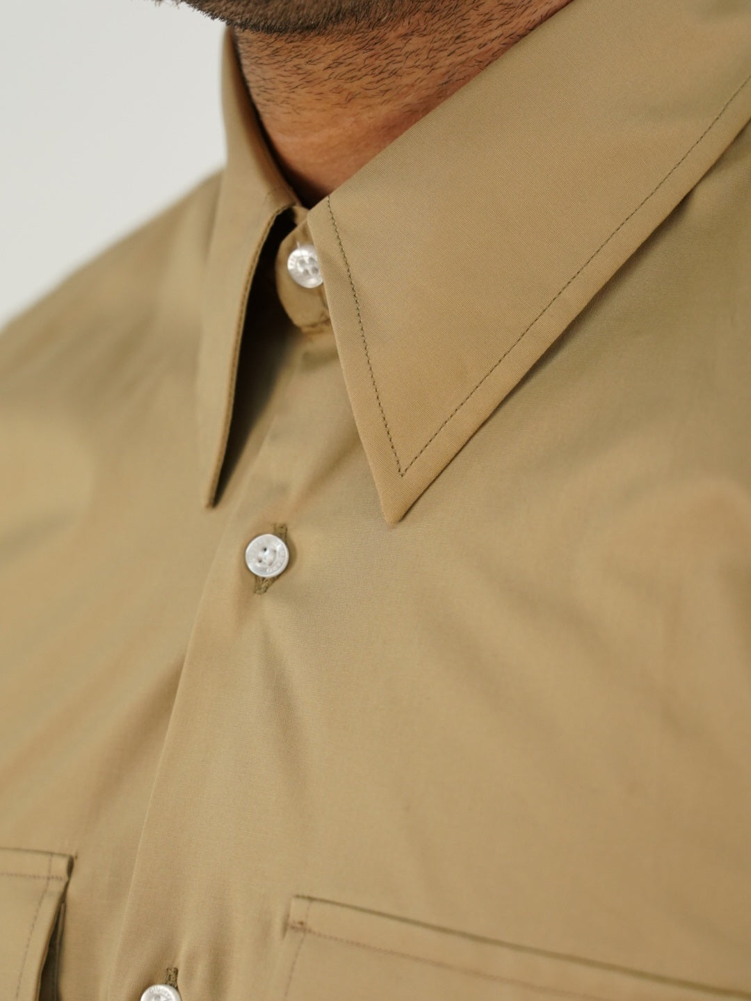 Camicia collo a vela biscotto con tasche