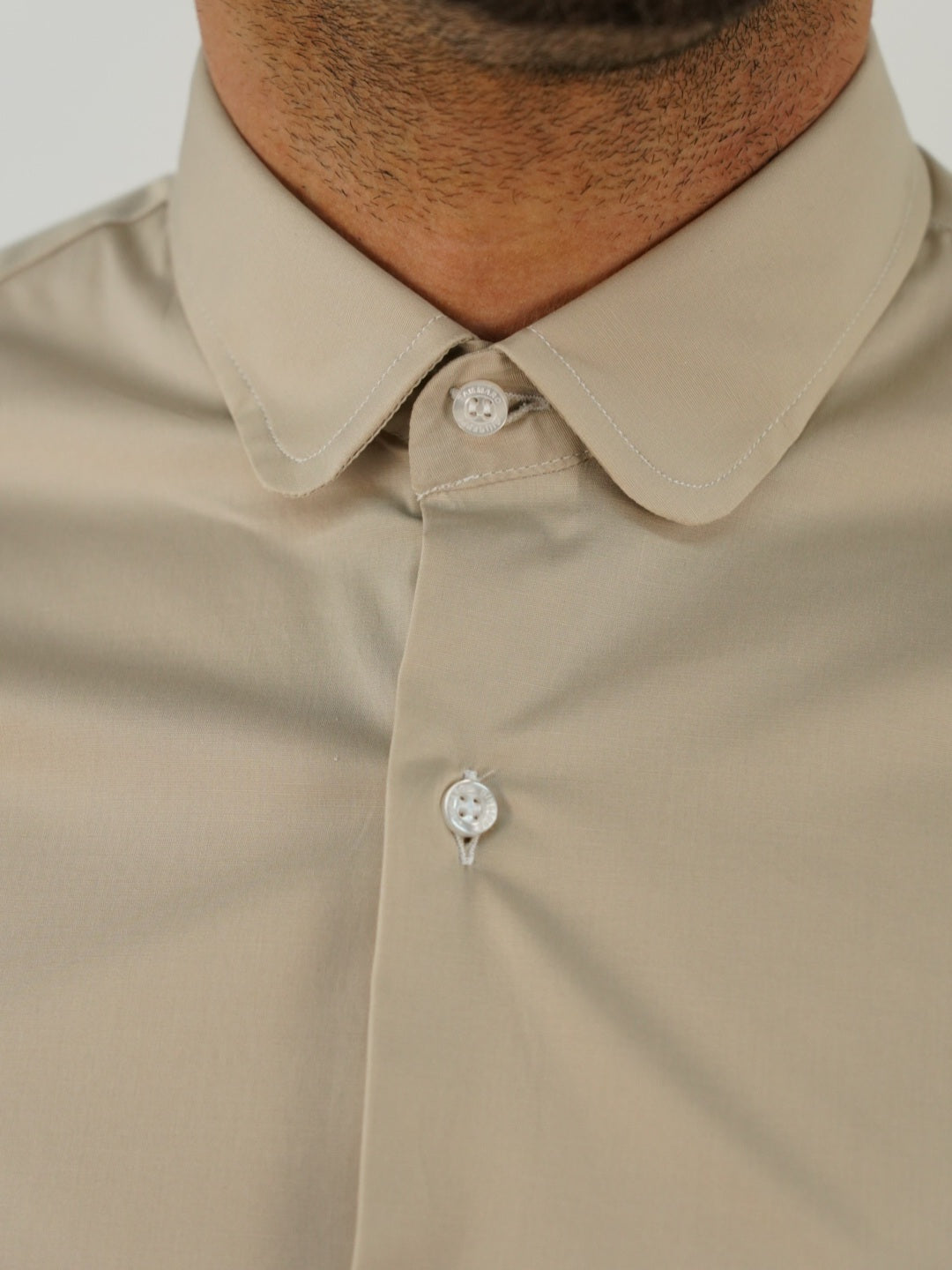 Camicia collo club beige