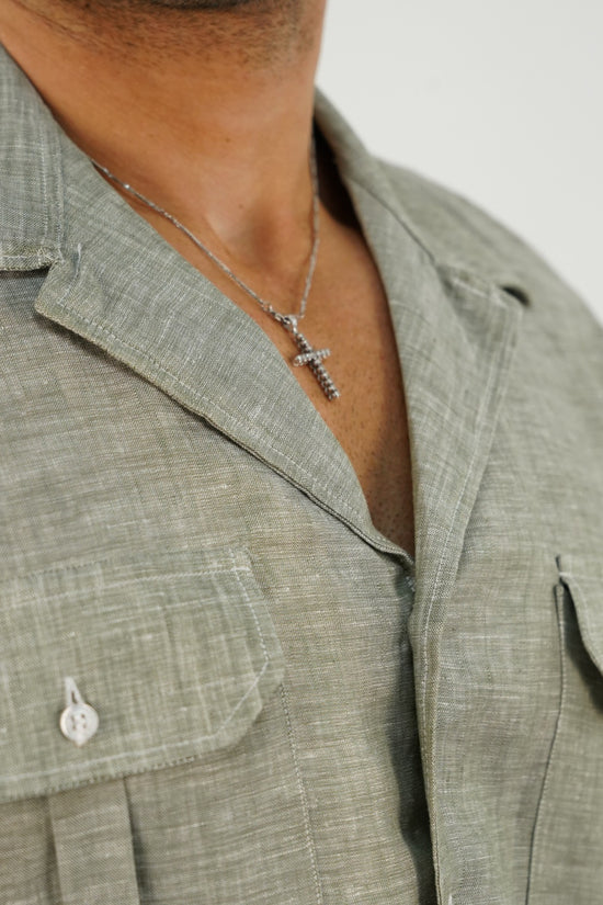 Camicia collo cubano lino verde con tasche