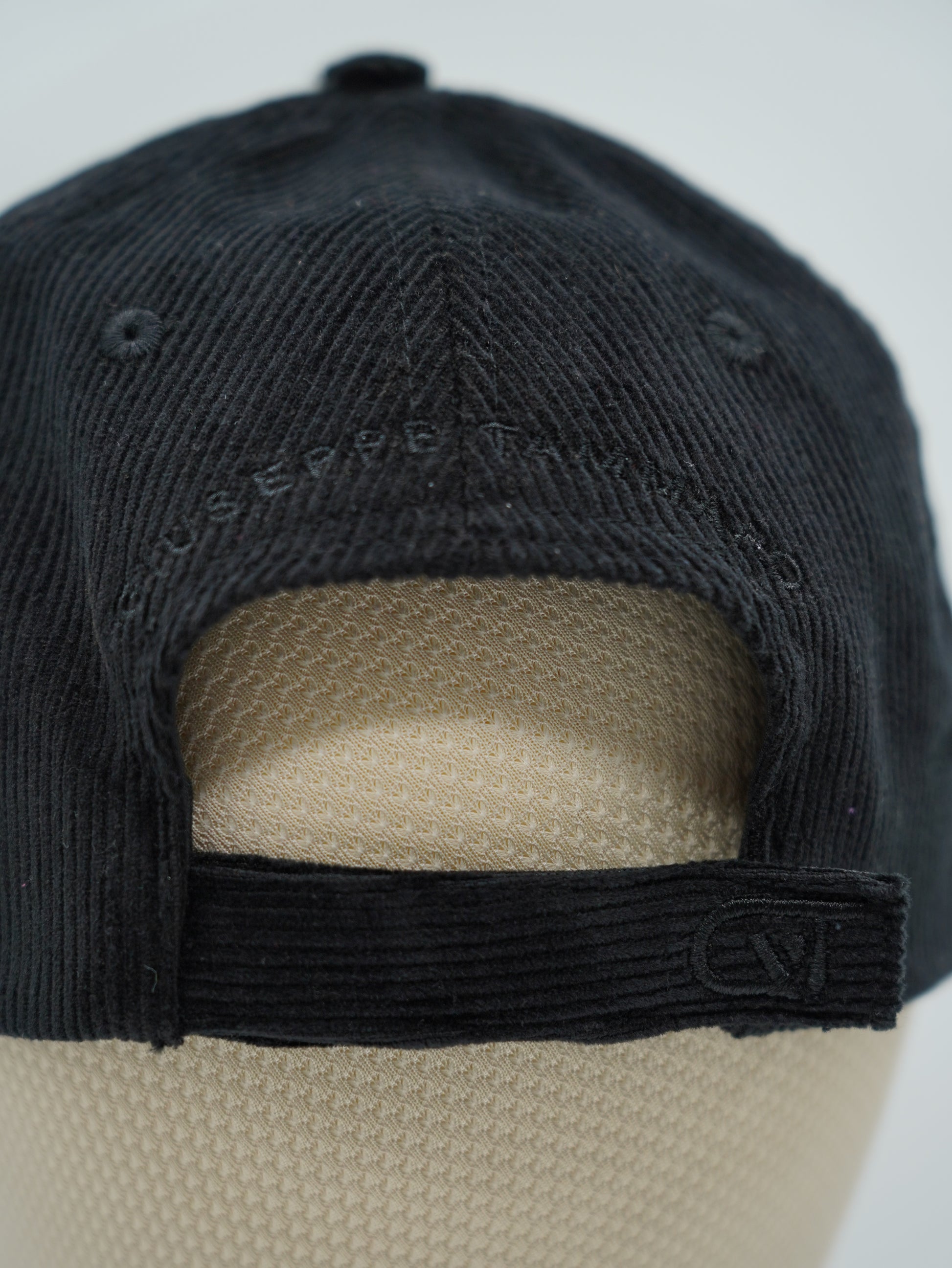 Cappello da baseball GT in velluto a coste nero