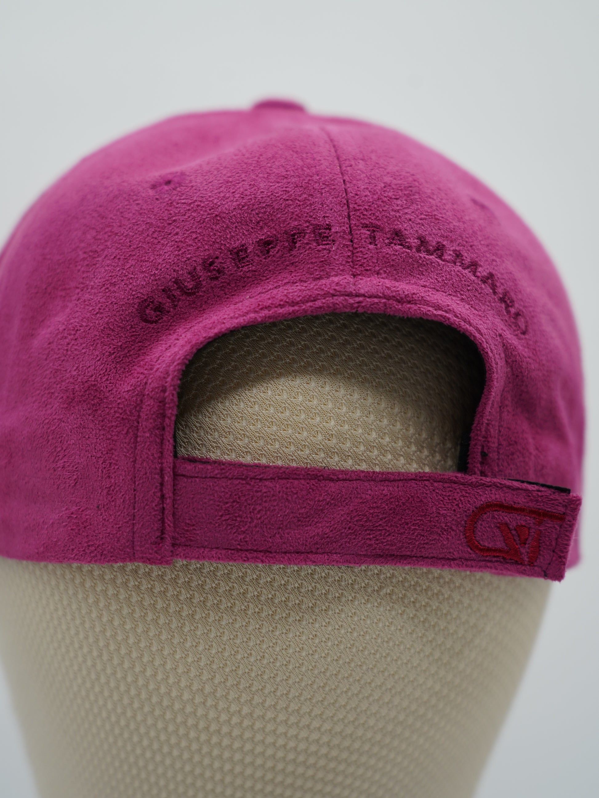 Cappello da baseball GT in camoscio porpora