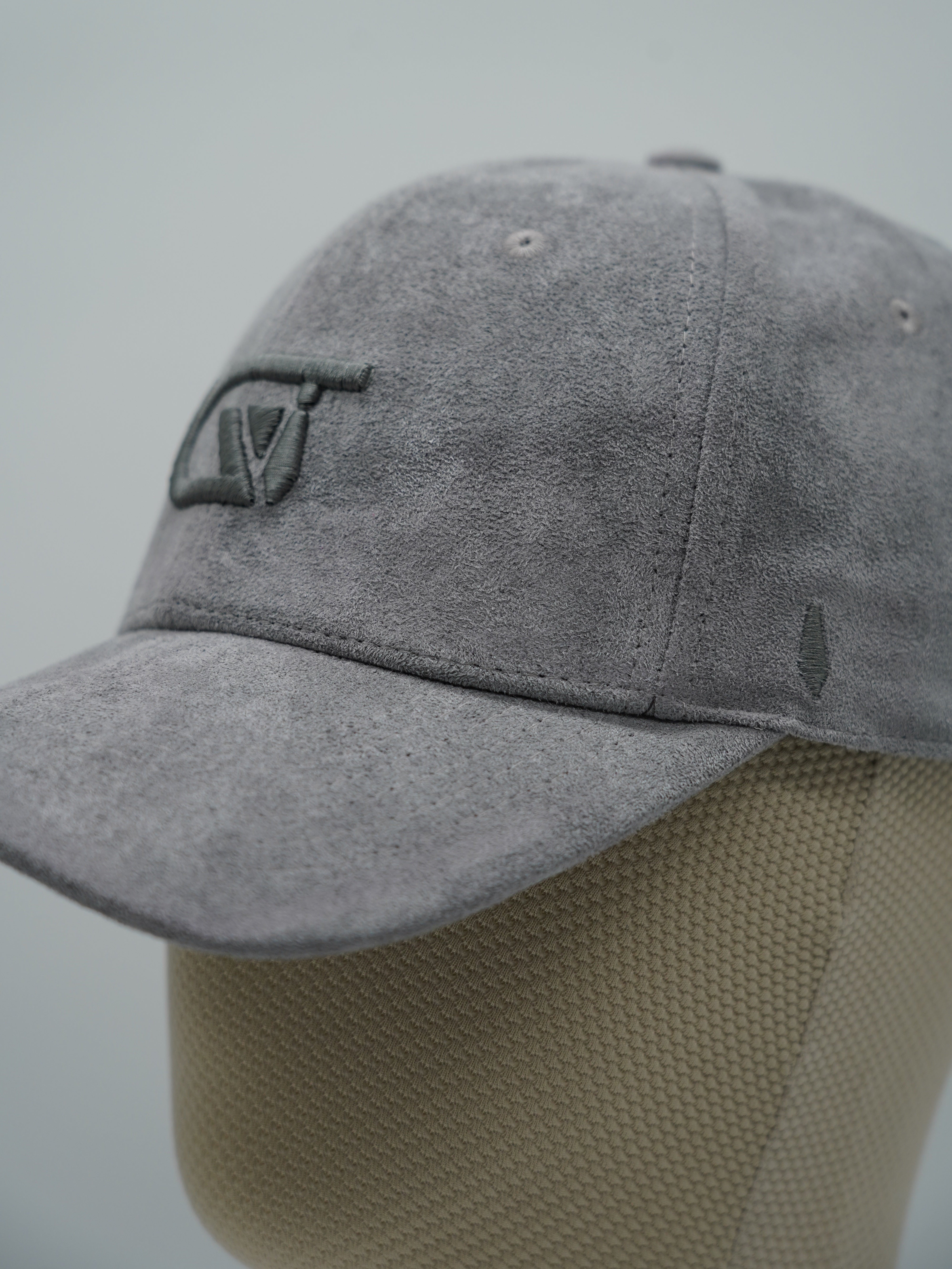 Cappello da baseball GT in camoscio grigio
