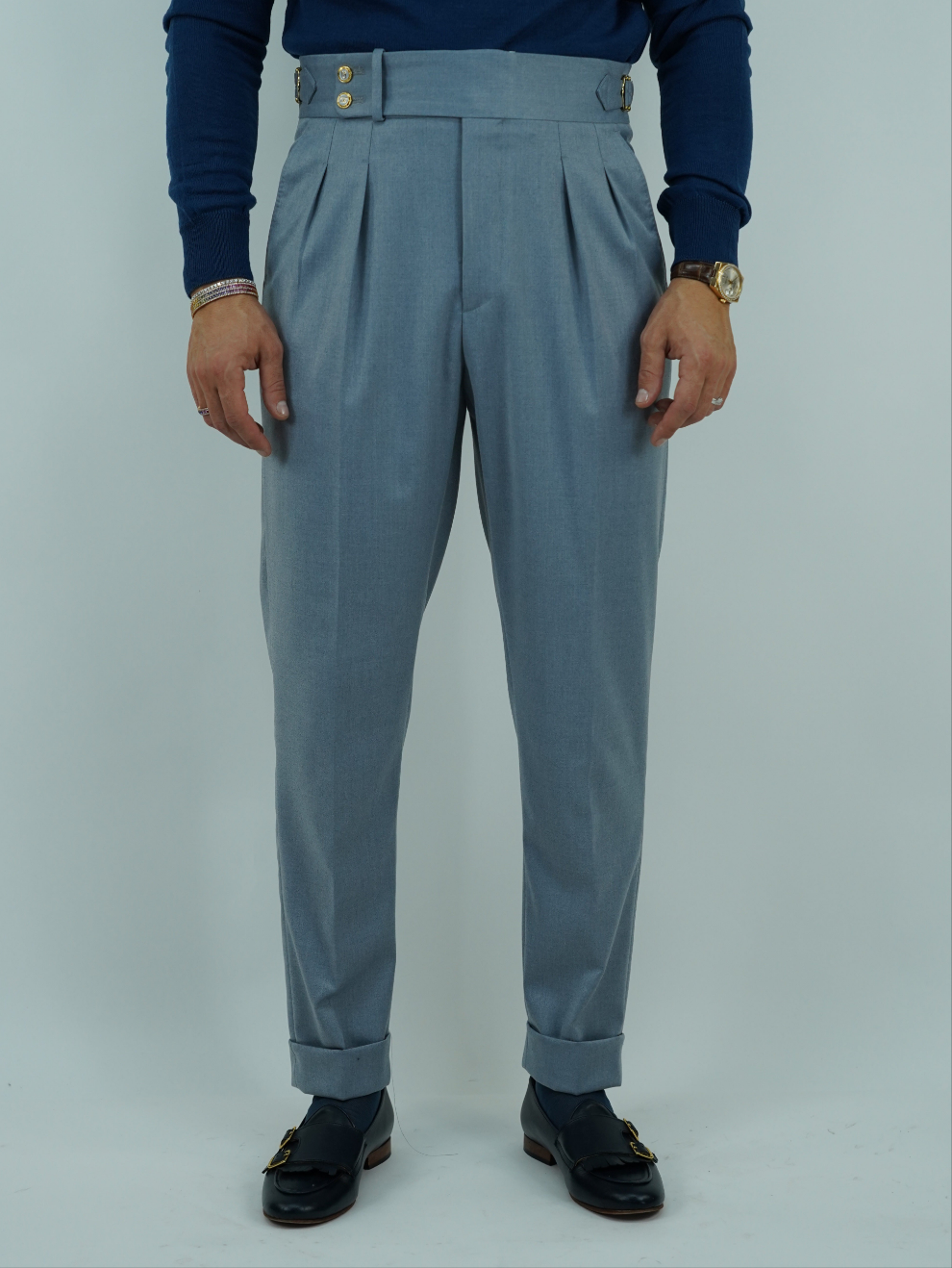 Gurkha azzurro polvere con bottoni oro e fibbie stringenti laterali