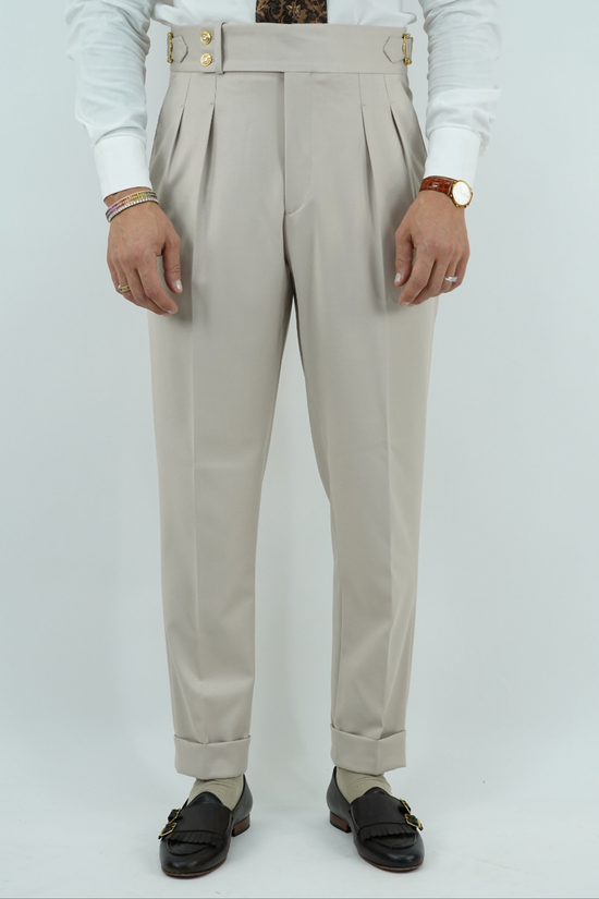 Gurkha avorio con bottoni oro e fibbie stringenti laterali