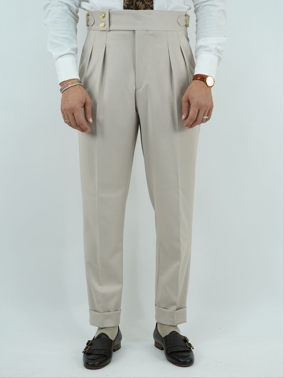 Gurkha avorio con bottoni oro e fibbie stringenti laterali