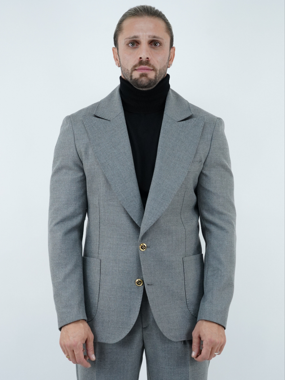 Abito extensive monopetto petto a lancia diagonale cenere con bottoni oro
