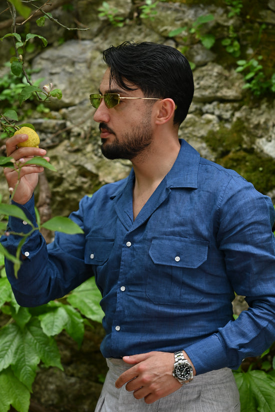 Camicia collo cubano in lino blu con tasche
