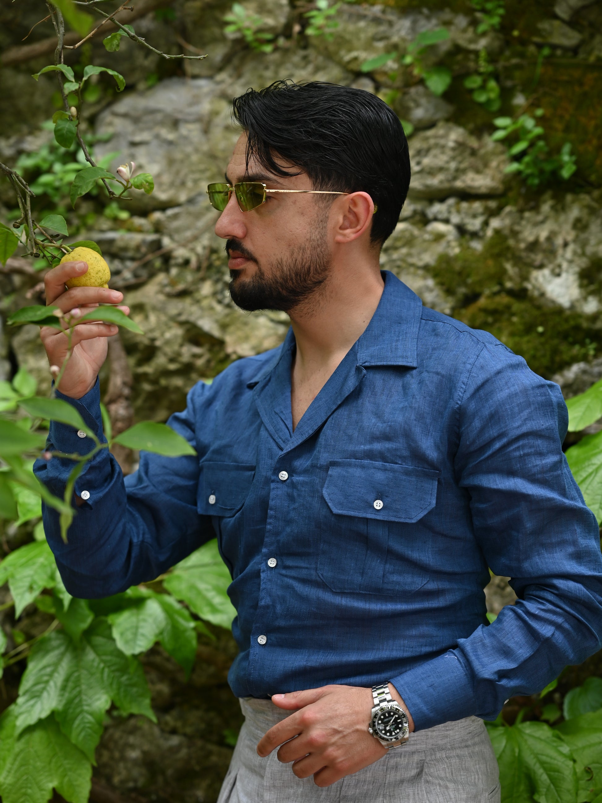 Camicia collo cubano in lino blu con tasche