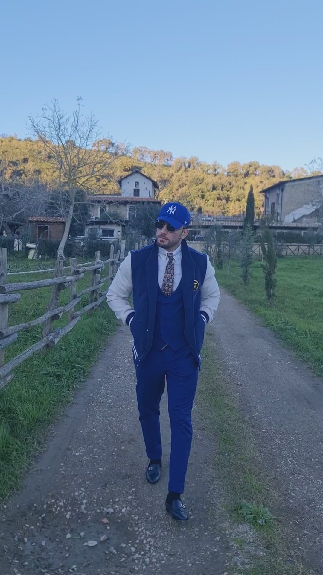 College blu e bianco
