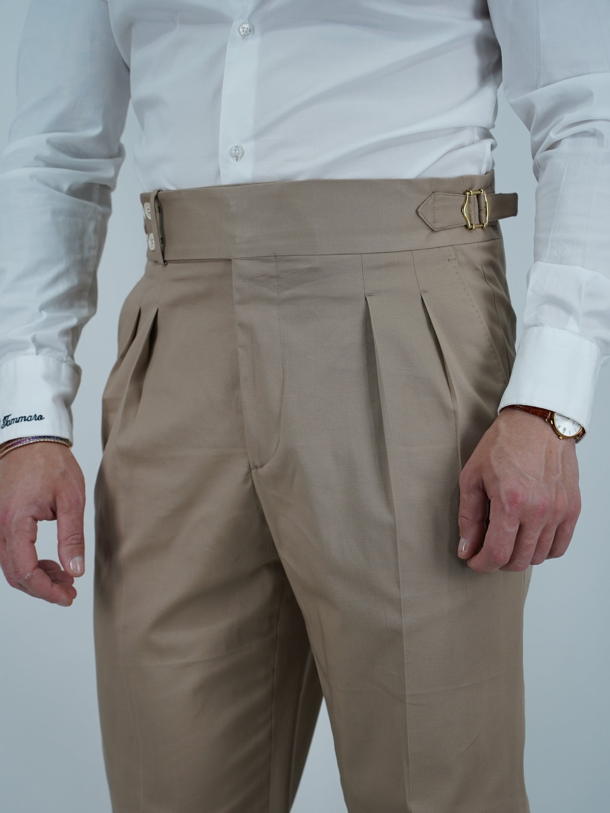 Gurkha beige con 4 bottoni e fibbie stringenti laterali