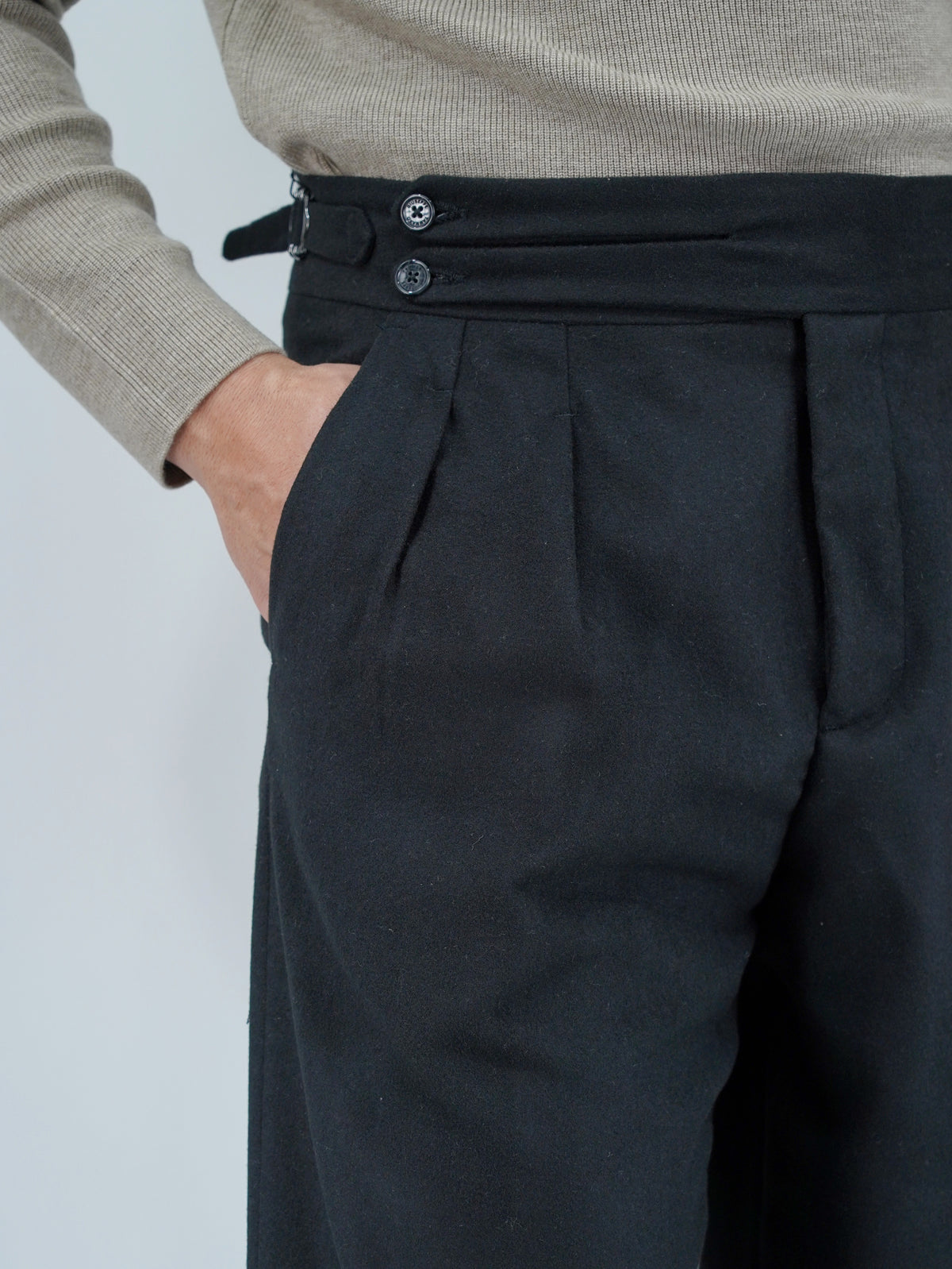 Gurkha Heritage Biforcato In Flanella - Fondo 22/25cm | Doppia Fibbia Regolabile | Nero