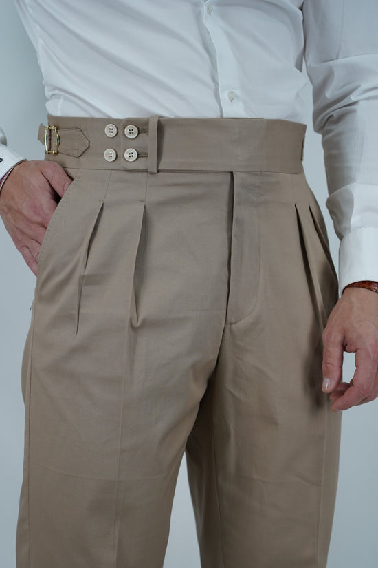 Gurkha beige con 4 bottoni e fibbie stringenti laterali