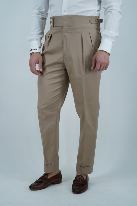 Gurkha beige con 4 bottoni e fibbie stringenti laterali