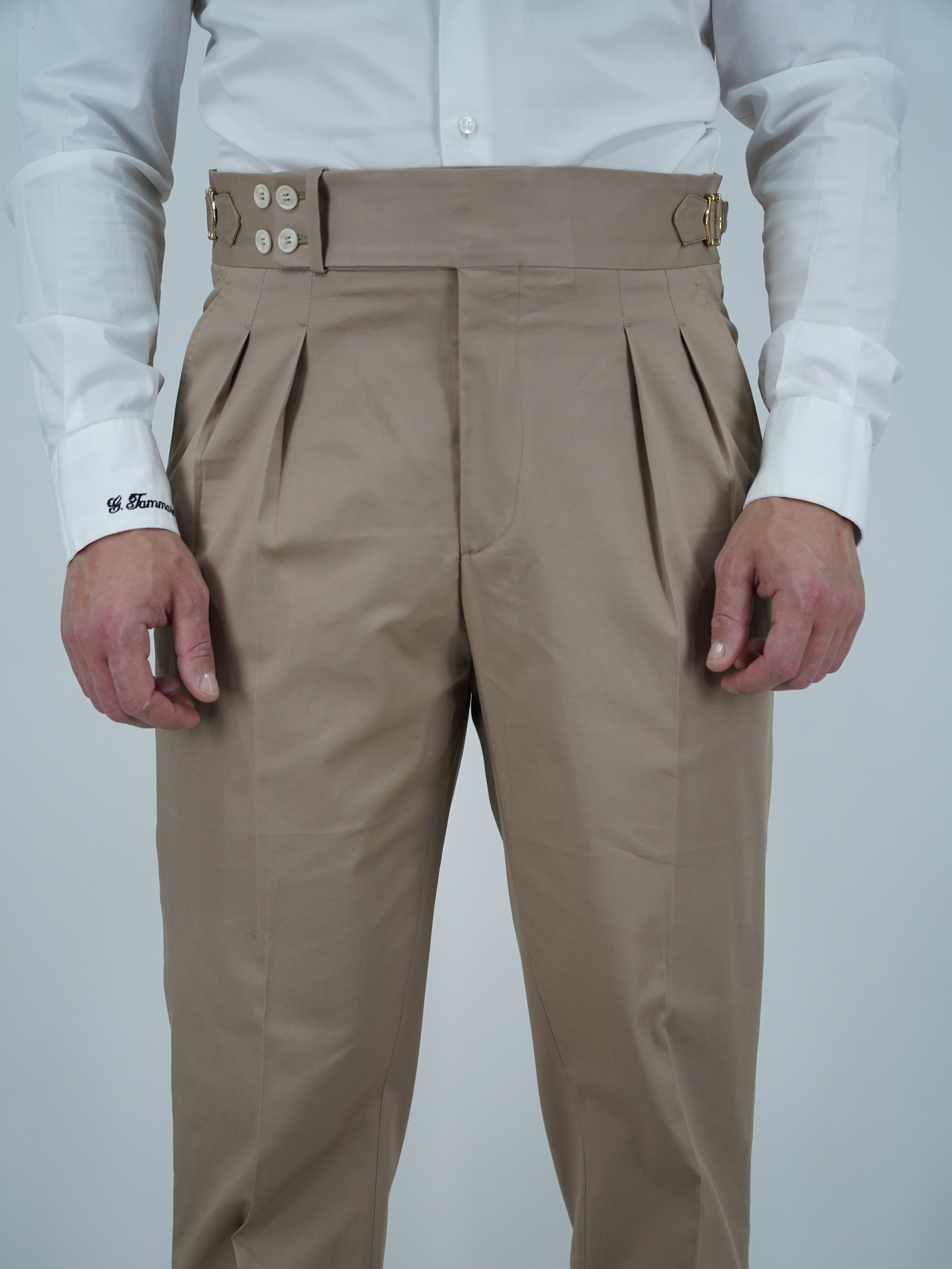 Gurkha beige con 4 bottoni e fibbie stringenti laterali