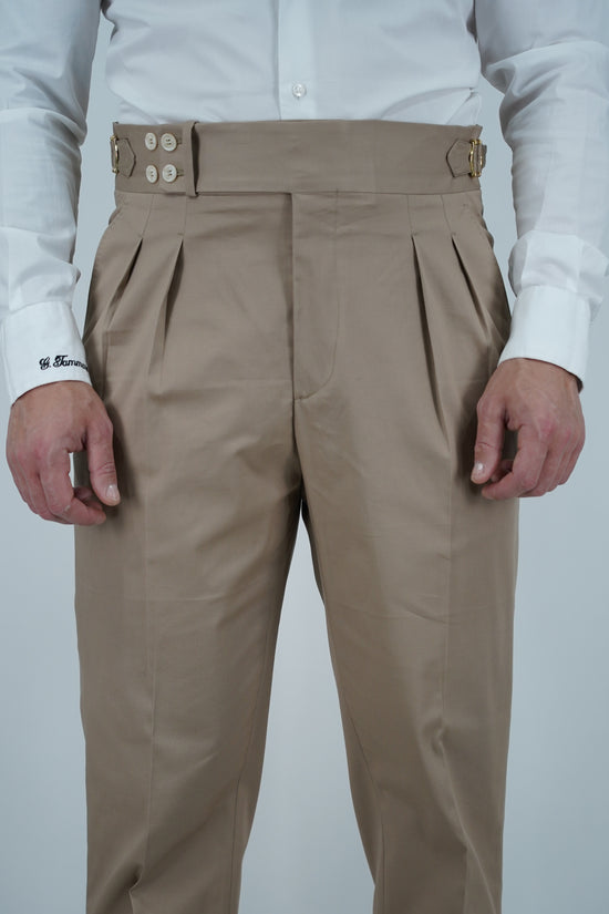 Gurkha beige con 4 bottoni e fibbie stringenti laterali