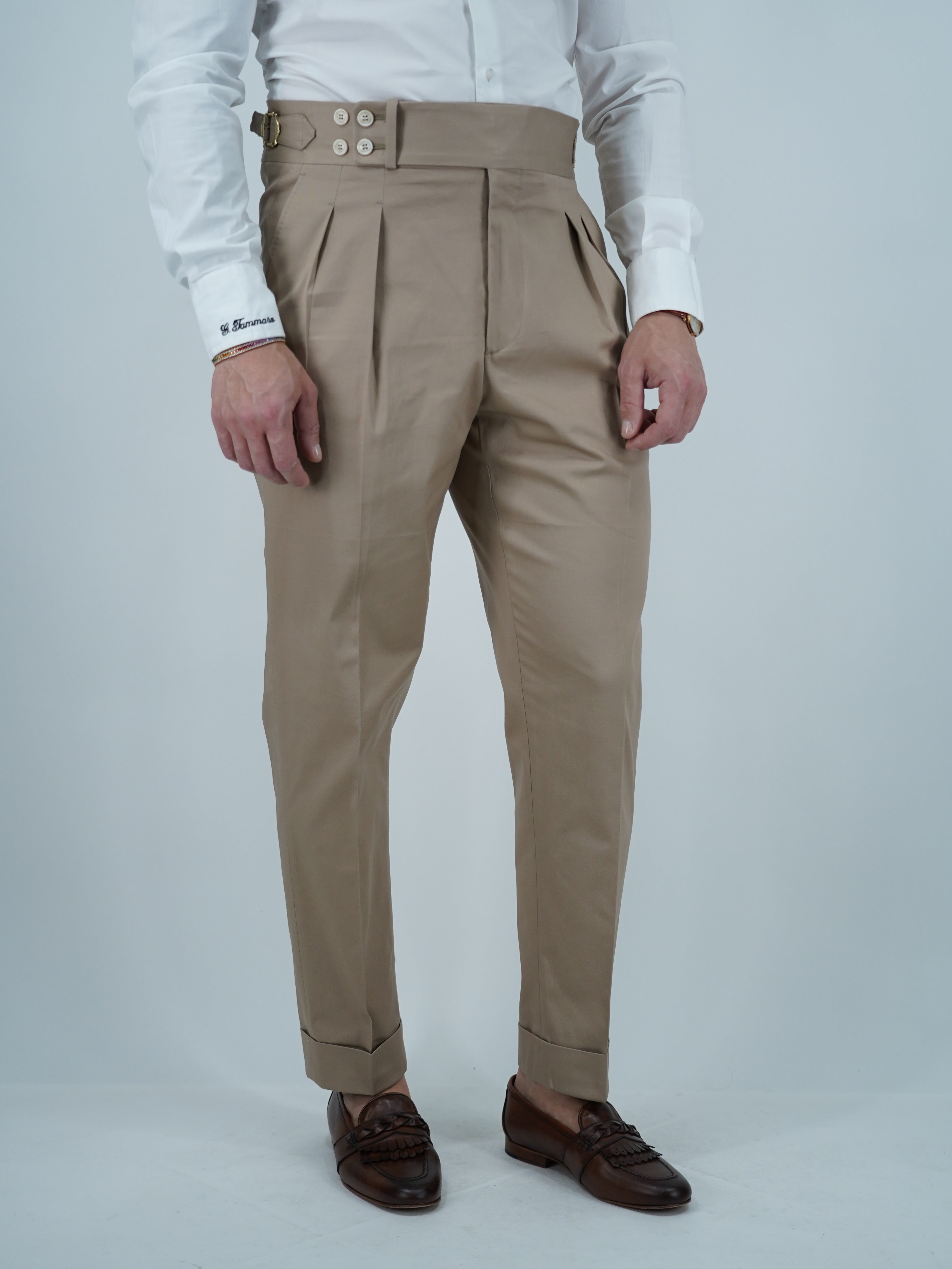 Gurkha beige con 4 bottoni e fibbie stringenti laterali