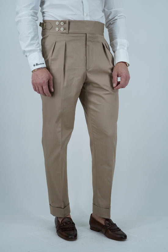 Gurkha beige con 4 bottoni e fibbie stringenti laterali