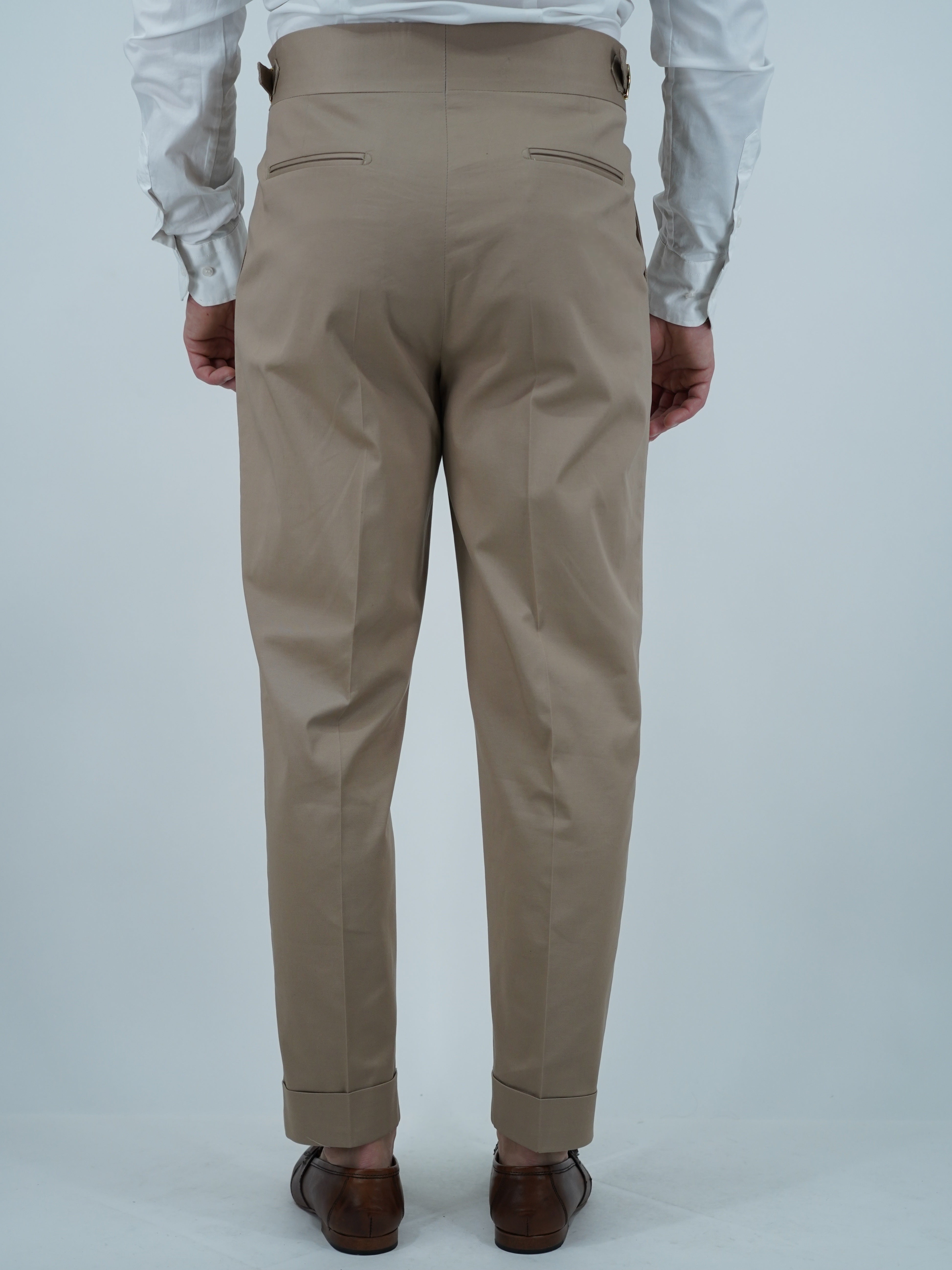 Gurkha beige con 4 bottoni e fibbie stringenti laterali