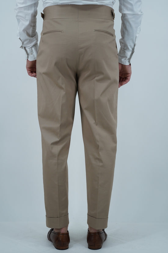 Gurkha beige con 4 bottoni e fibbie stringenti laterali