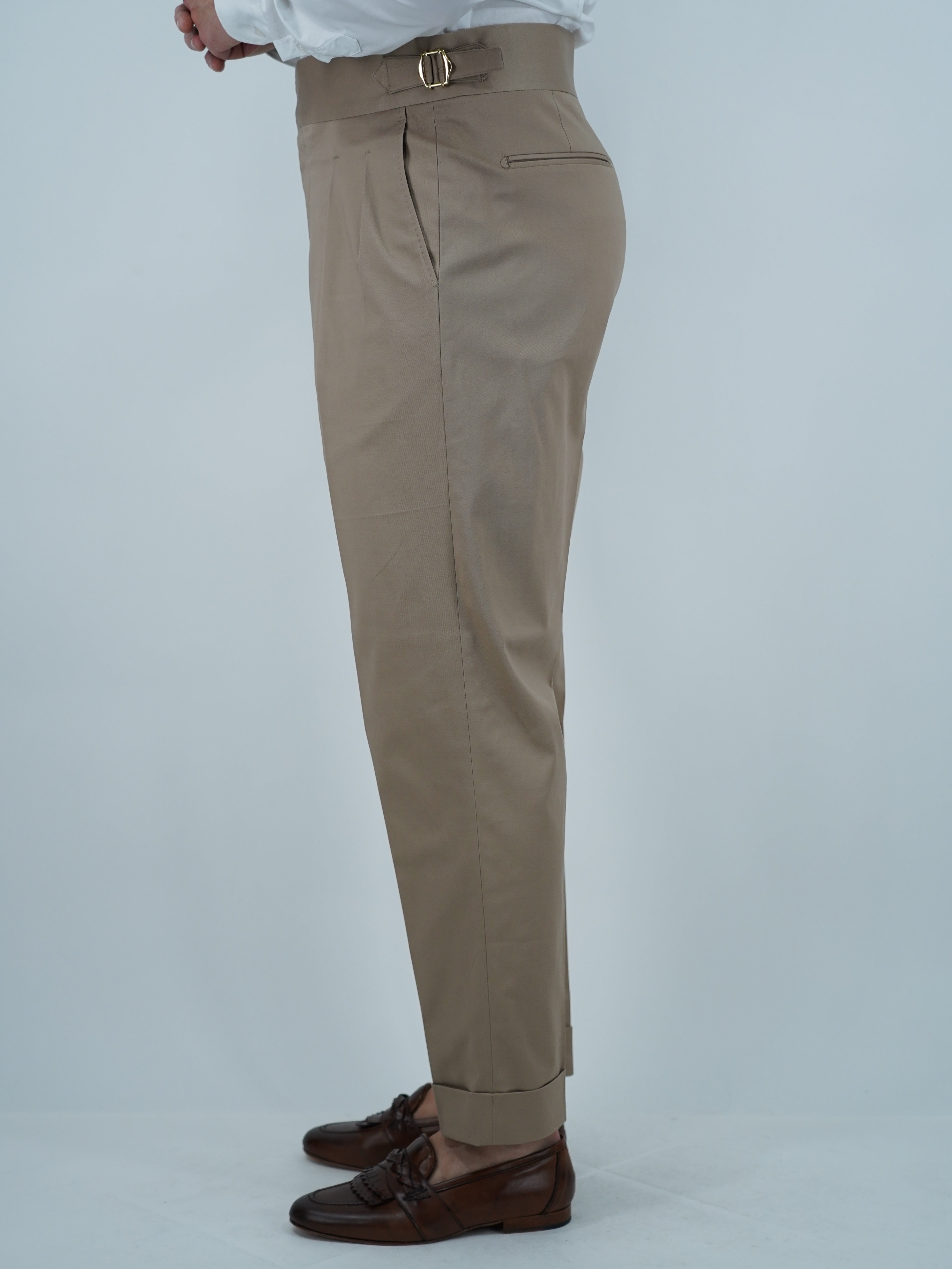 Gurkha beige con 4 bottoni e fibbie stringenti laterali