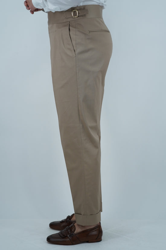 Gurkha beige con 4 bottoni e fibbie stringenti laterali