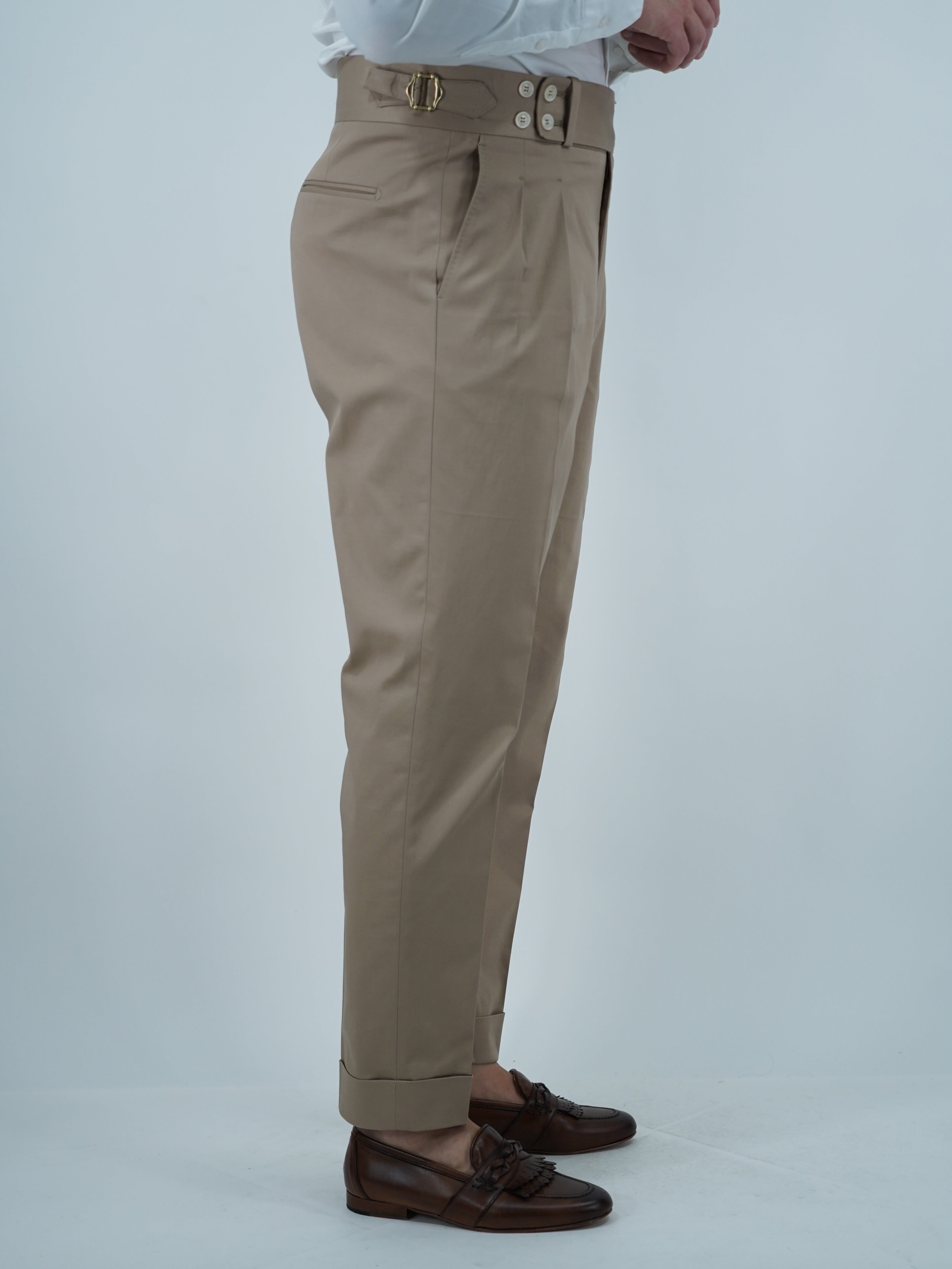 Gurkha beige con 4 bottoni e fibbie stringenti laterali